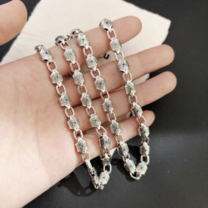 inlaid green diamond arabesque domineering necklace